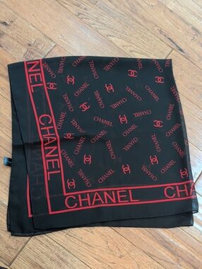 Karriss CHANEL Black & Red Logo Silk Blend Scarf